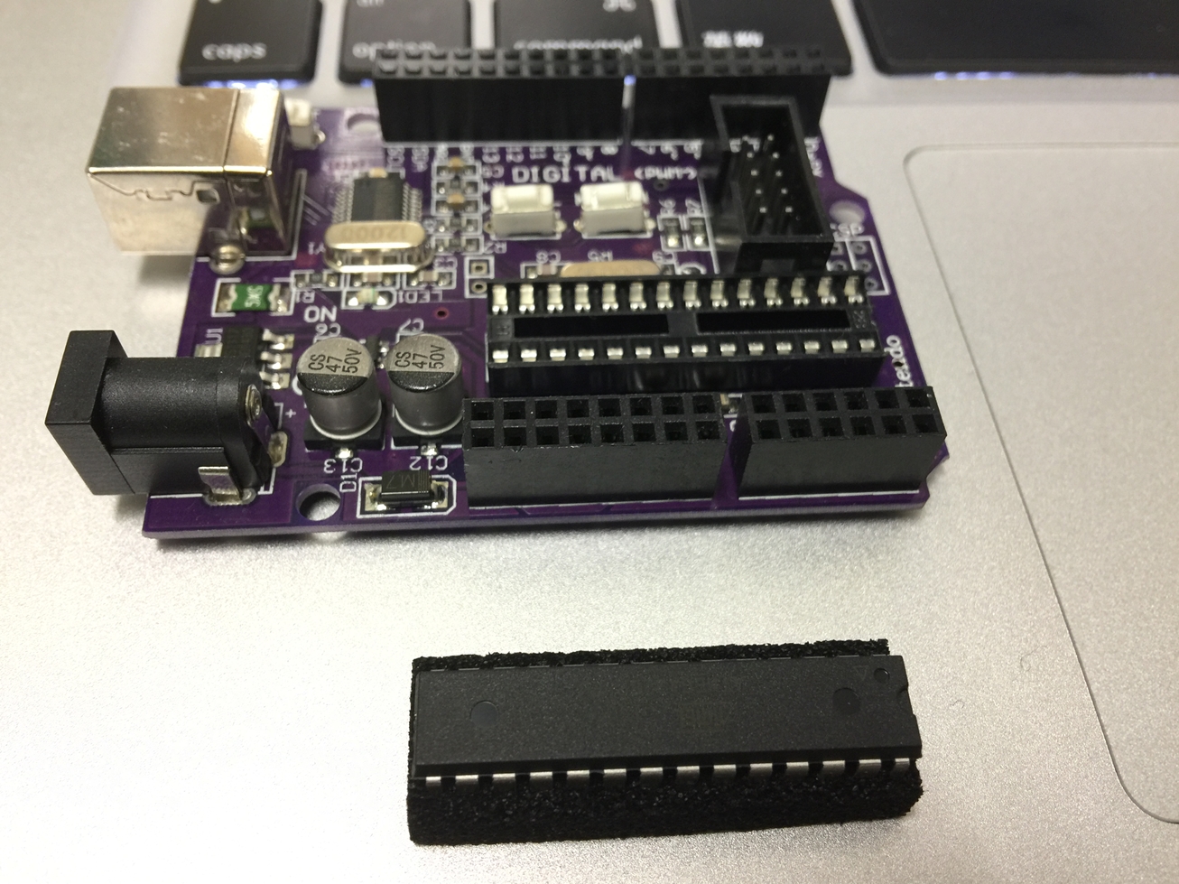 Arduino互換機「びんぼうでいいの」に生AVR載せてブートローダーを簡単に書込む